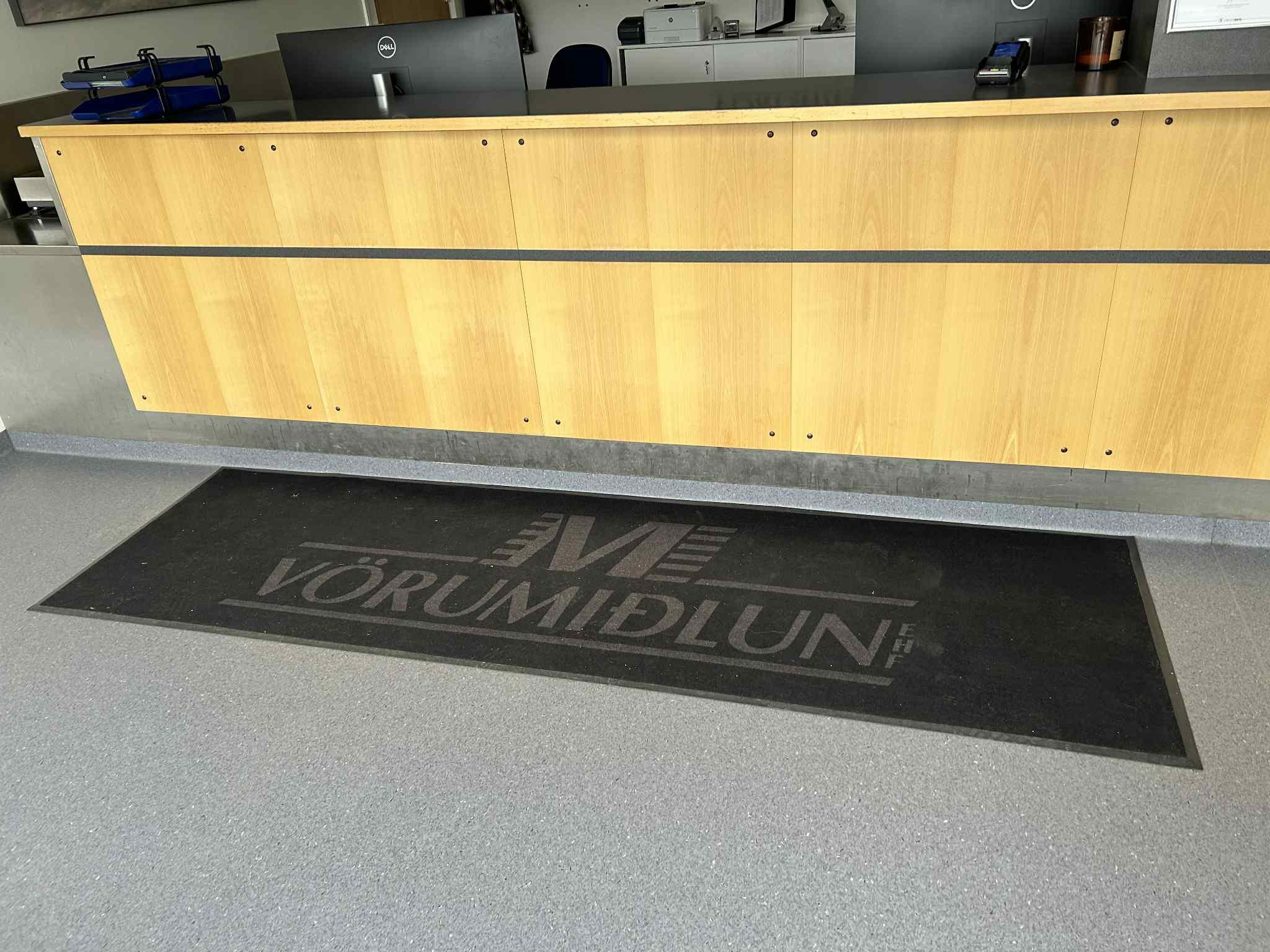 Vörumiðlun — Sérmerkt gólfmotta · 2025